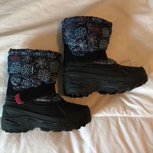 Snow boots